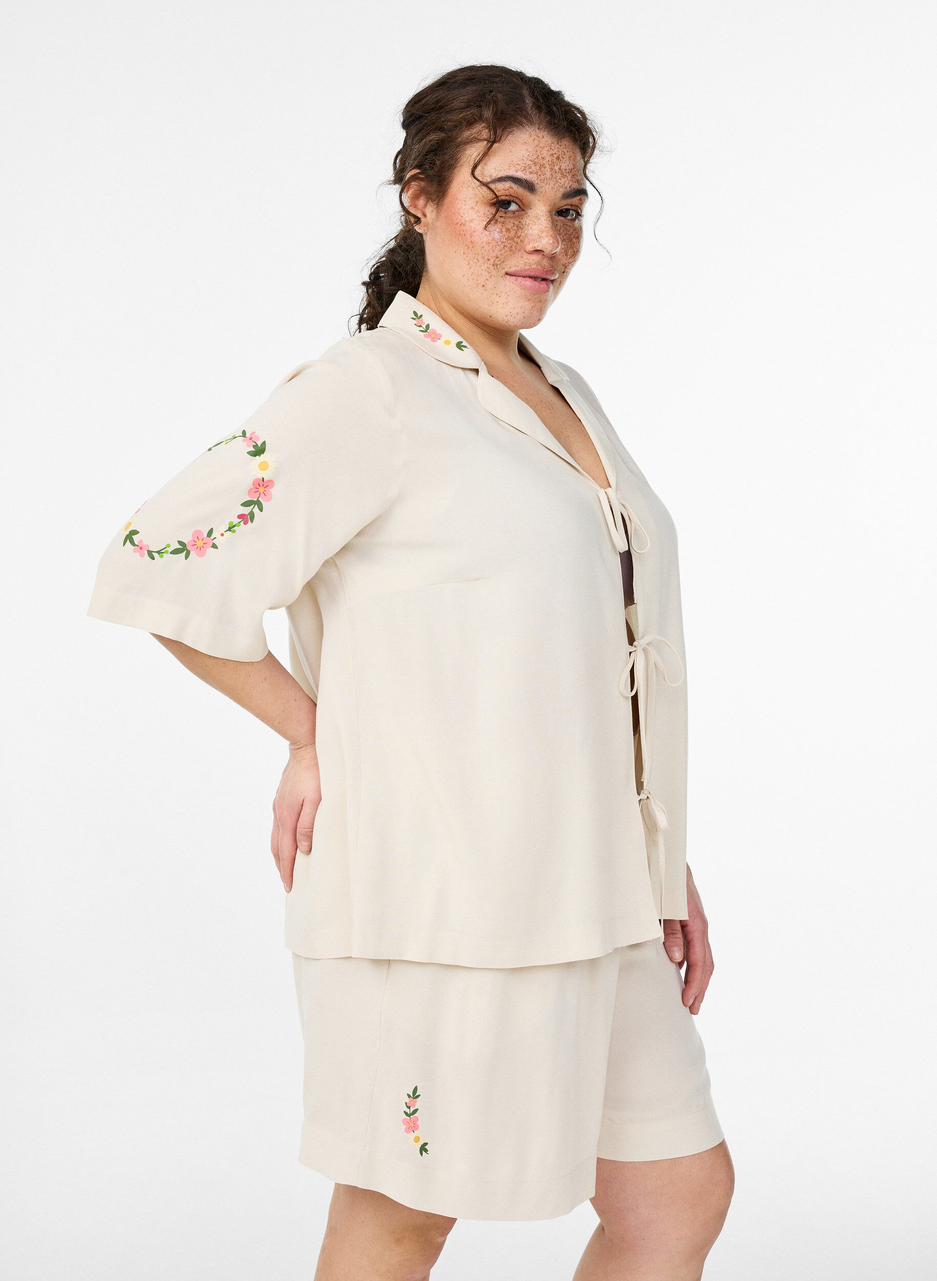 ZizziLosse pyjamashorts in viscose met een high waist, Beige, Model image number 0