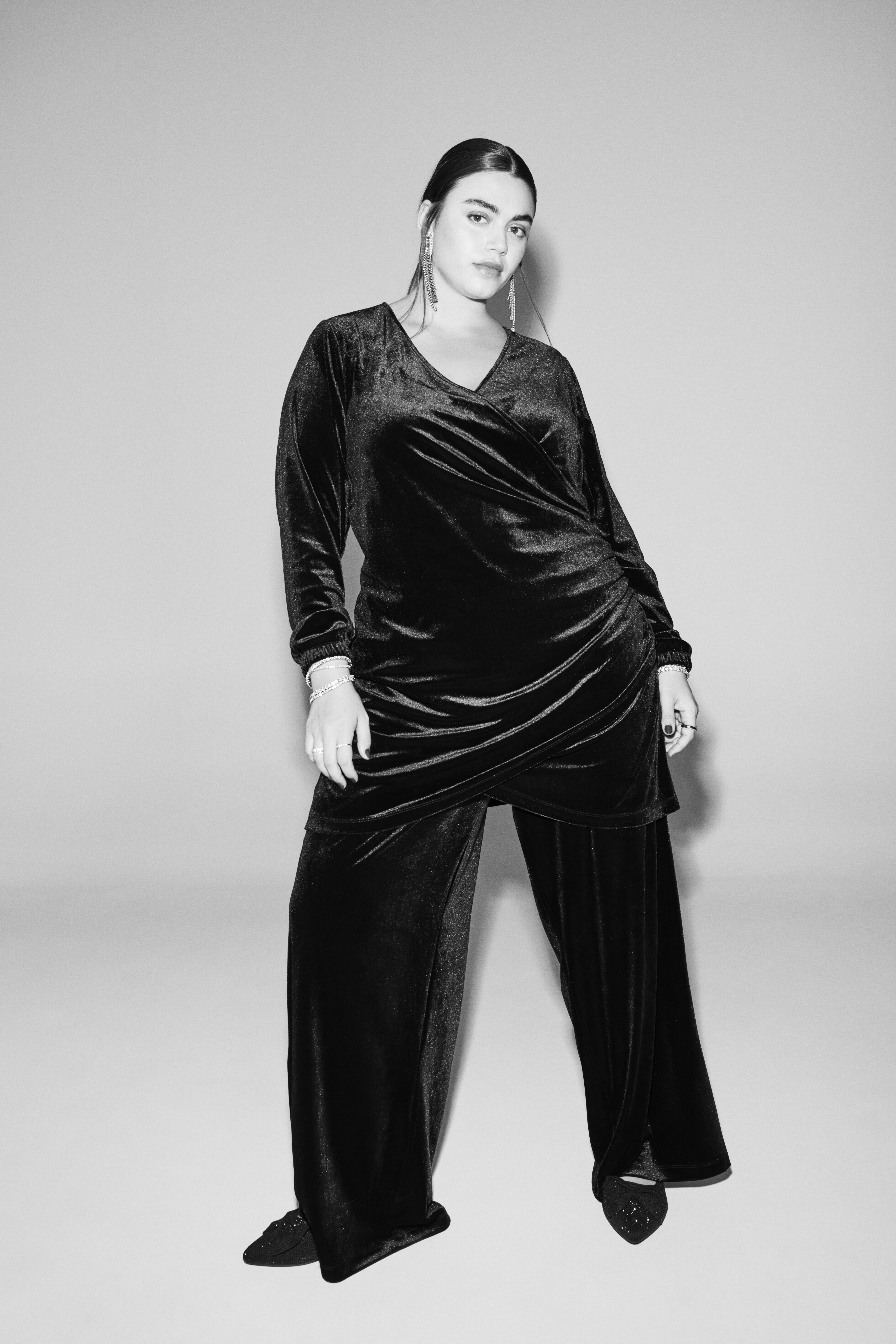 ZizziVelourset met details, , Model