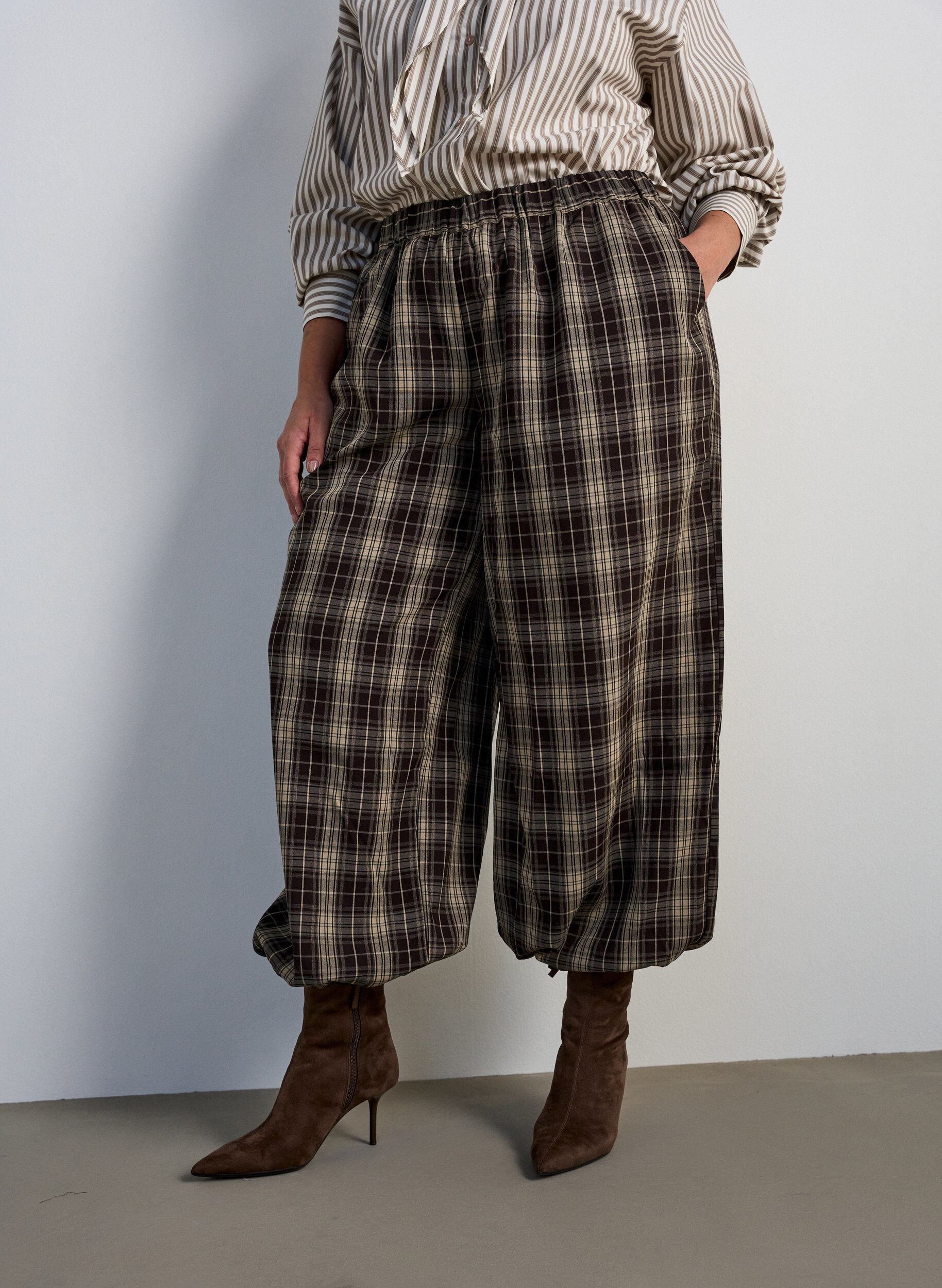 ZizziPantalon ballon &agrave; carreaux avec taille haute, Vert, Model image number 2