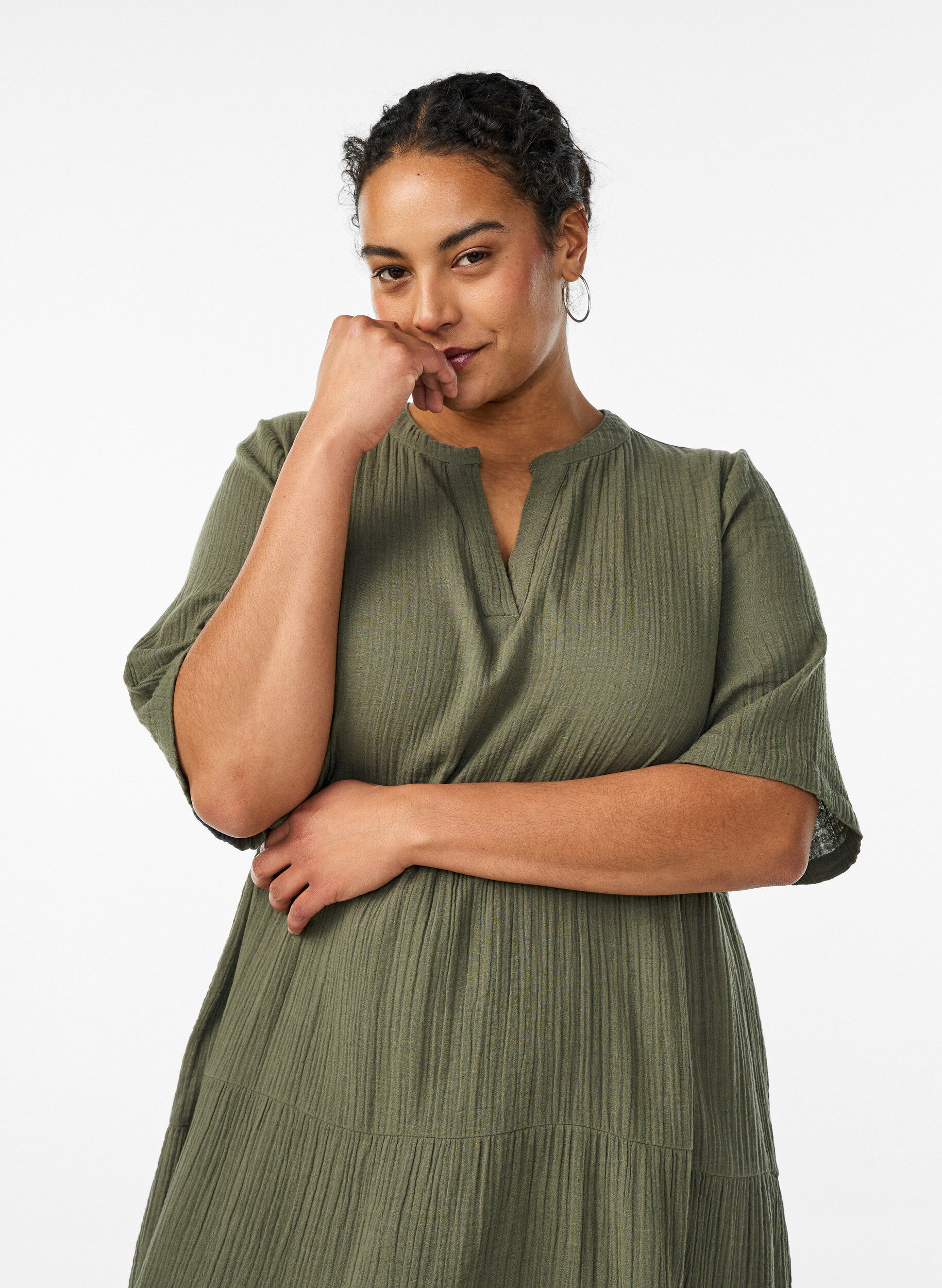 Zizzi Robe midi coupe &eacute;vas&eacute;e en mousseline de coton, Vert, Model image number 2