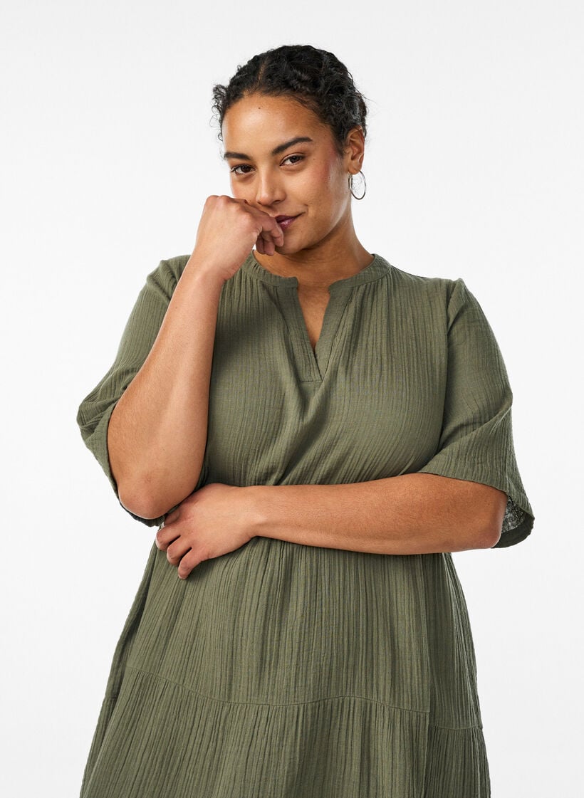 Robe midi coupe &eacute;vas&eacute;e en mousseline de coton, Vert, Model image number 2