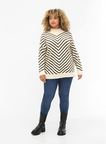  Blouse tricotée avec rayures diagonales, Birch Mel. w stripes, Model image number 2