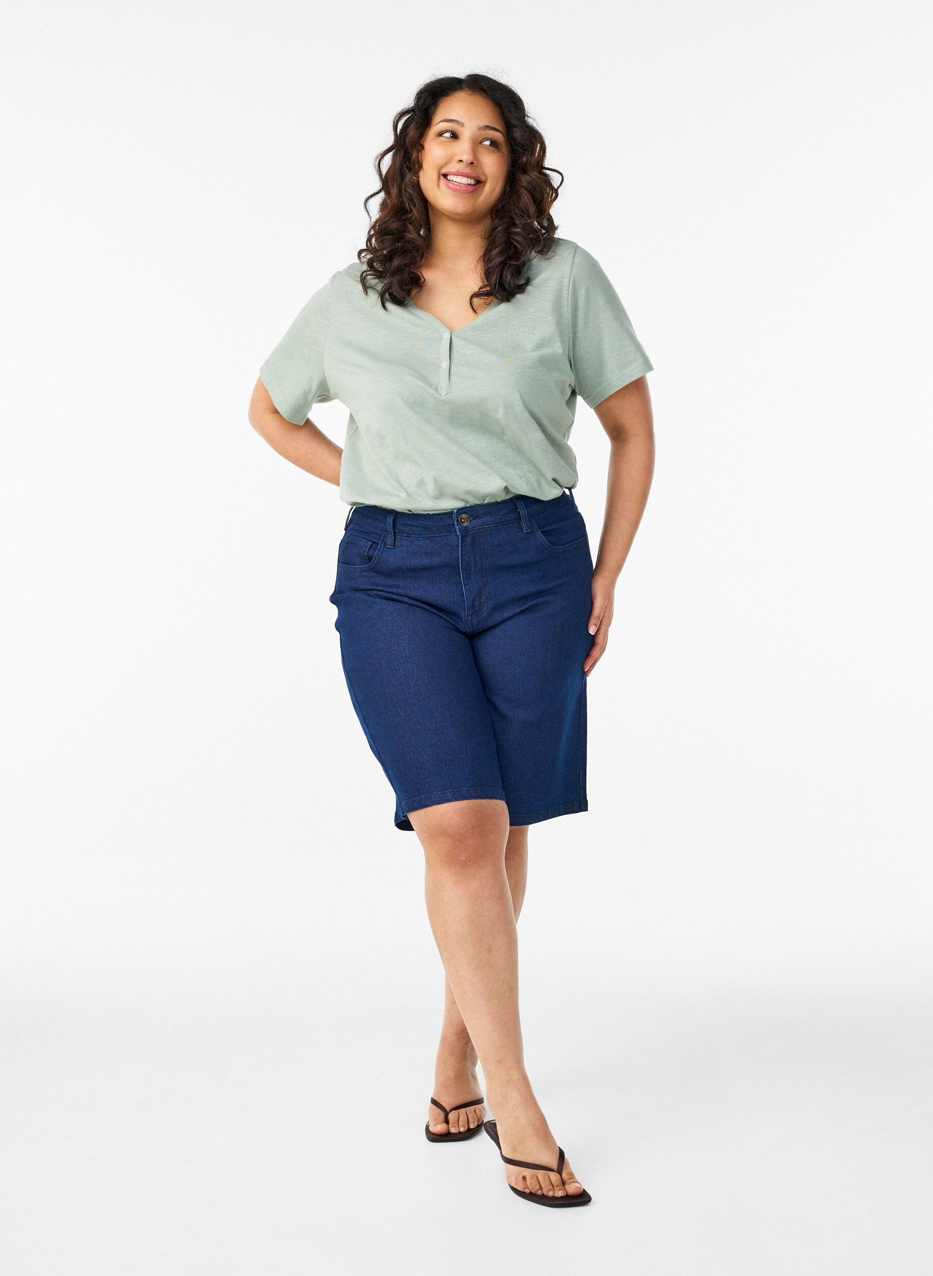 ZizziT-shirt met knoopdetail, Groen, Model image number 1