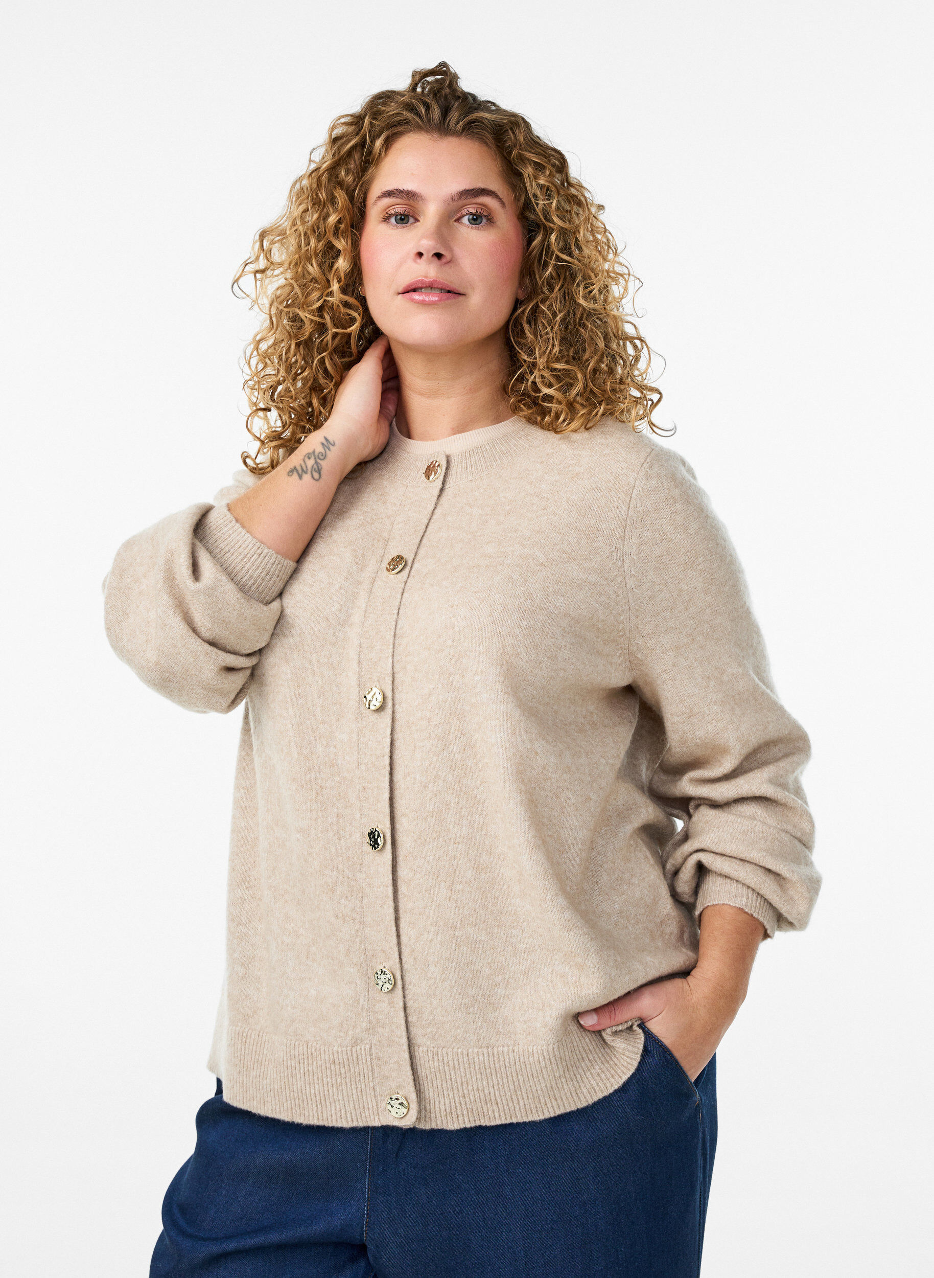 Cardigan en maille douce avec boutons dor&eacute;s, Beige, Model