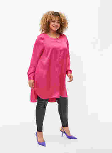 Lang glanzend shirt met split, Pink Flambé, Model image number 2