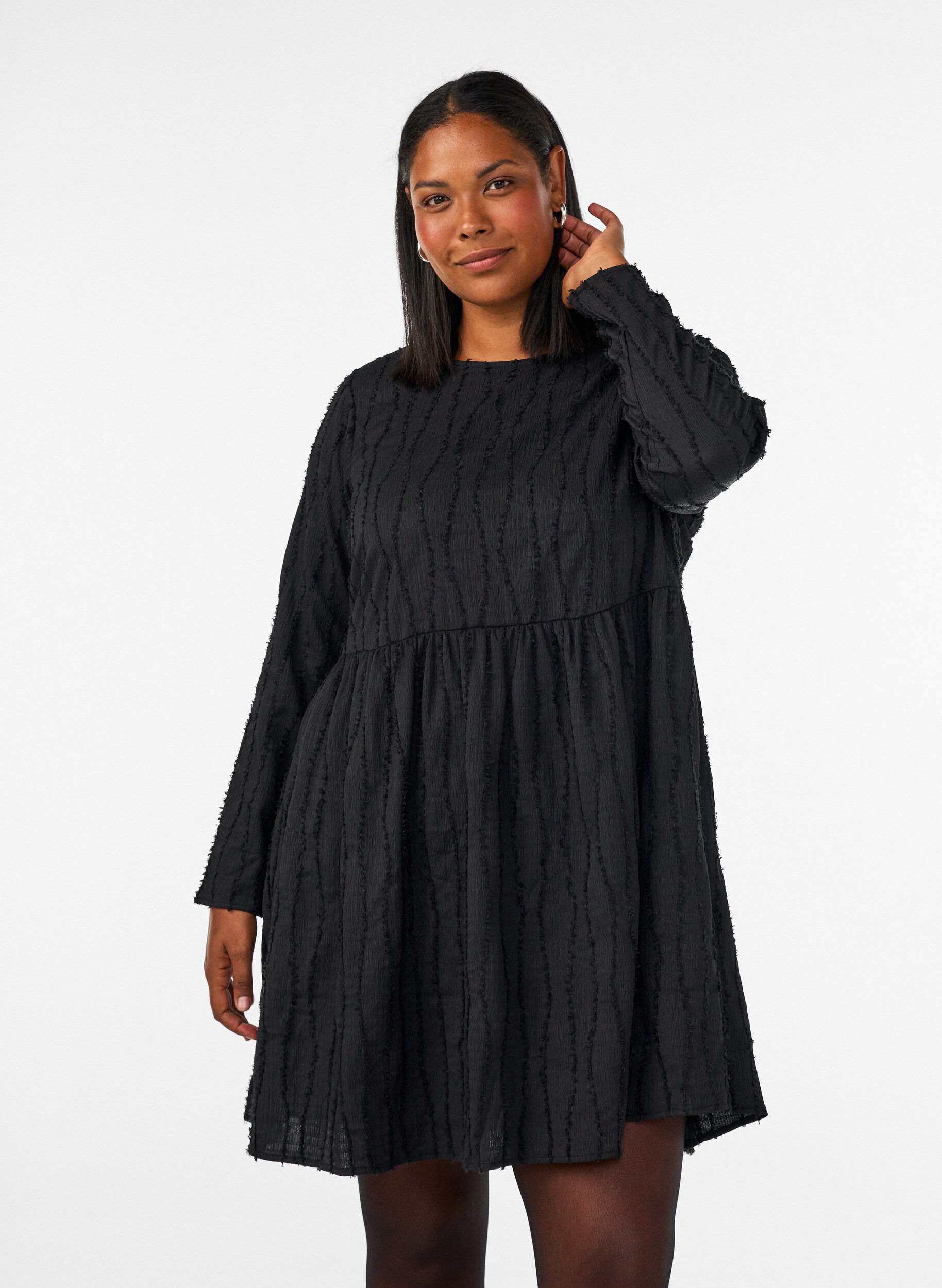 Korte jerseyjurk met een golvend textuurpatroon, Zwart, Model