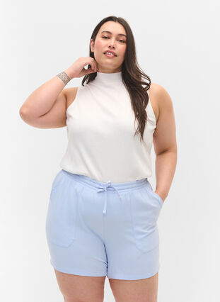 Short ample avec poches, Xenon Blue, Model image number 0