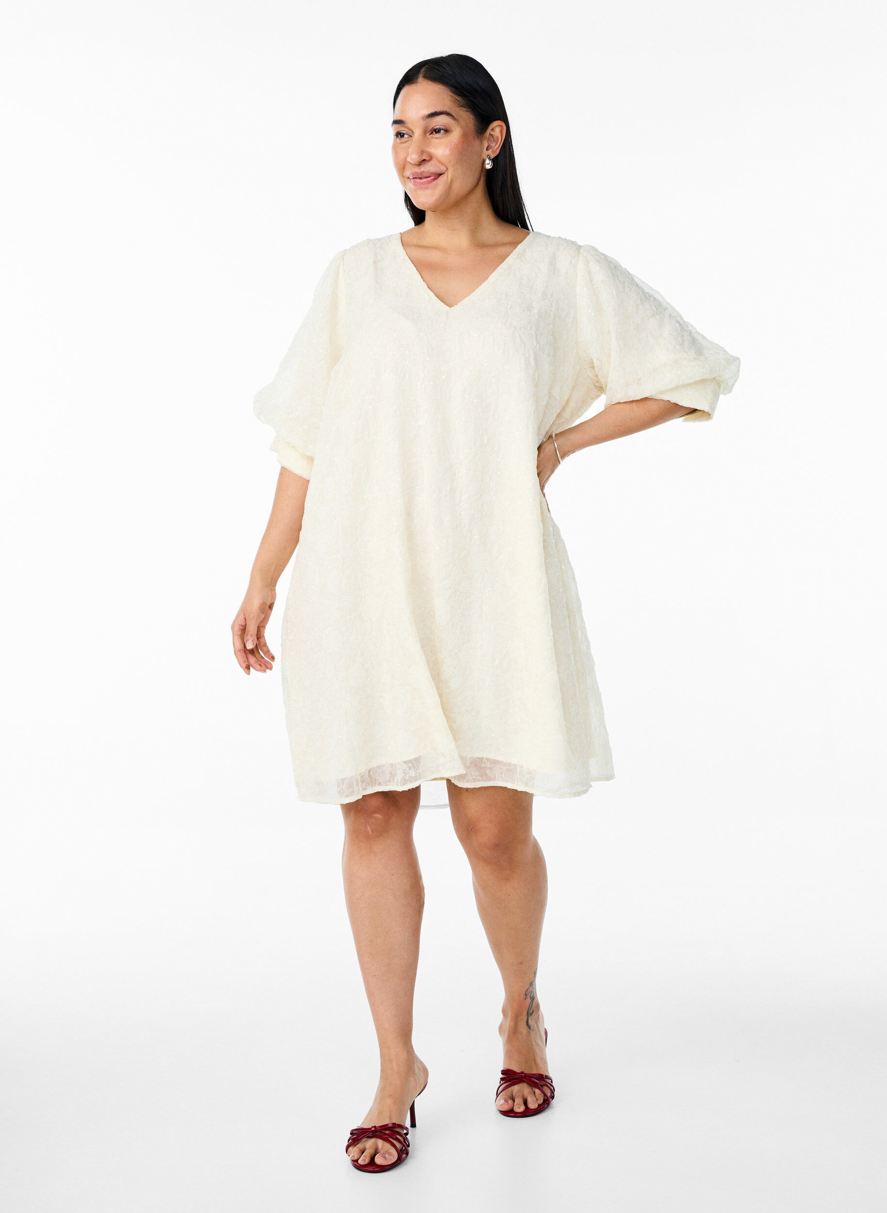 Robe de soir&eacute;e courte &agrave; paillettes, Vanille, Model