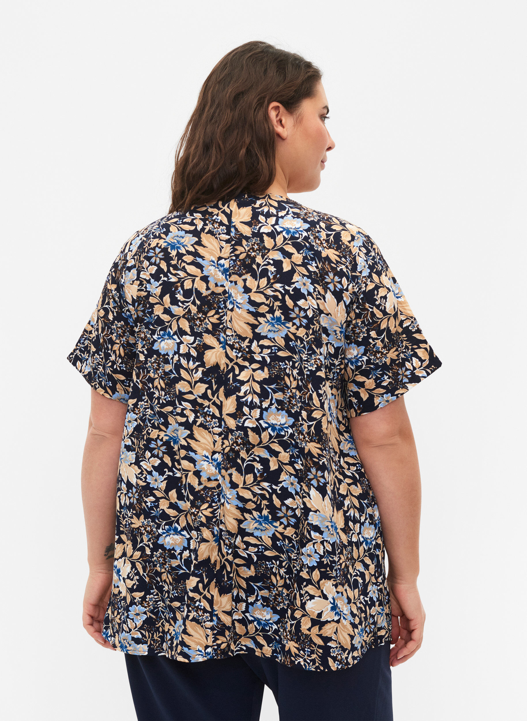 Zizzi	 FLASH - Blouse met korte mouwen en print, Brown Blue Flower, Model image number 1