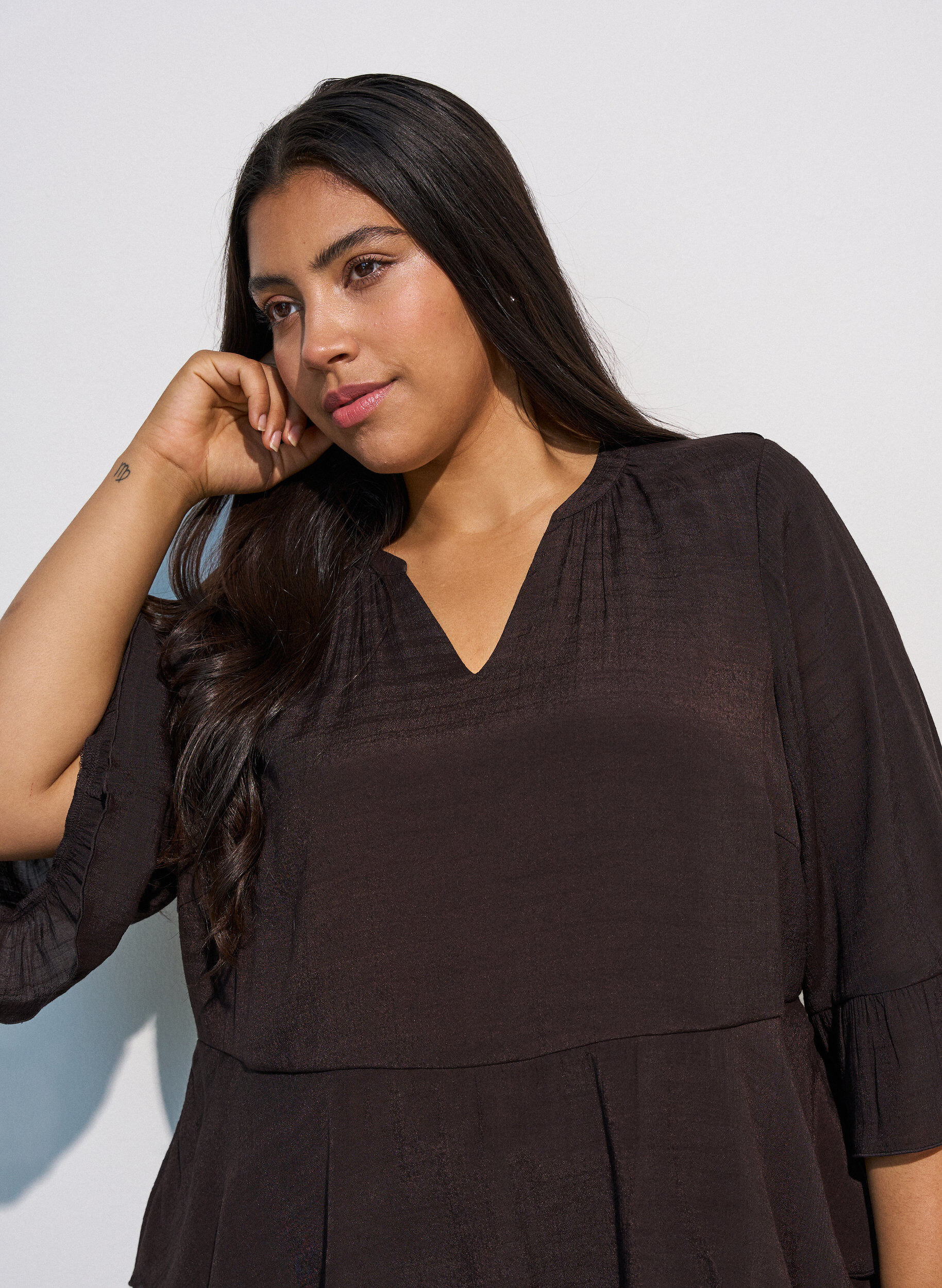 ZizziBlouse &agrave; manches 3/4 et volants, Marron, Model image number 3