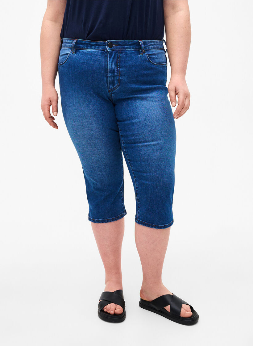 Pantacourt Emily coupe slim en denim, Blue Denim, Model image number 2