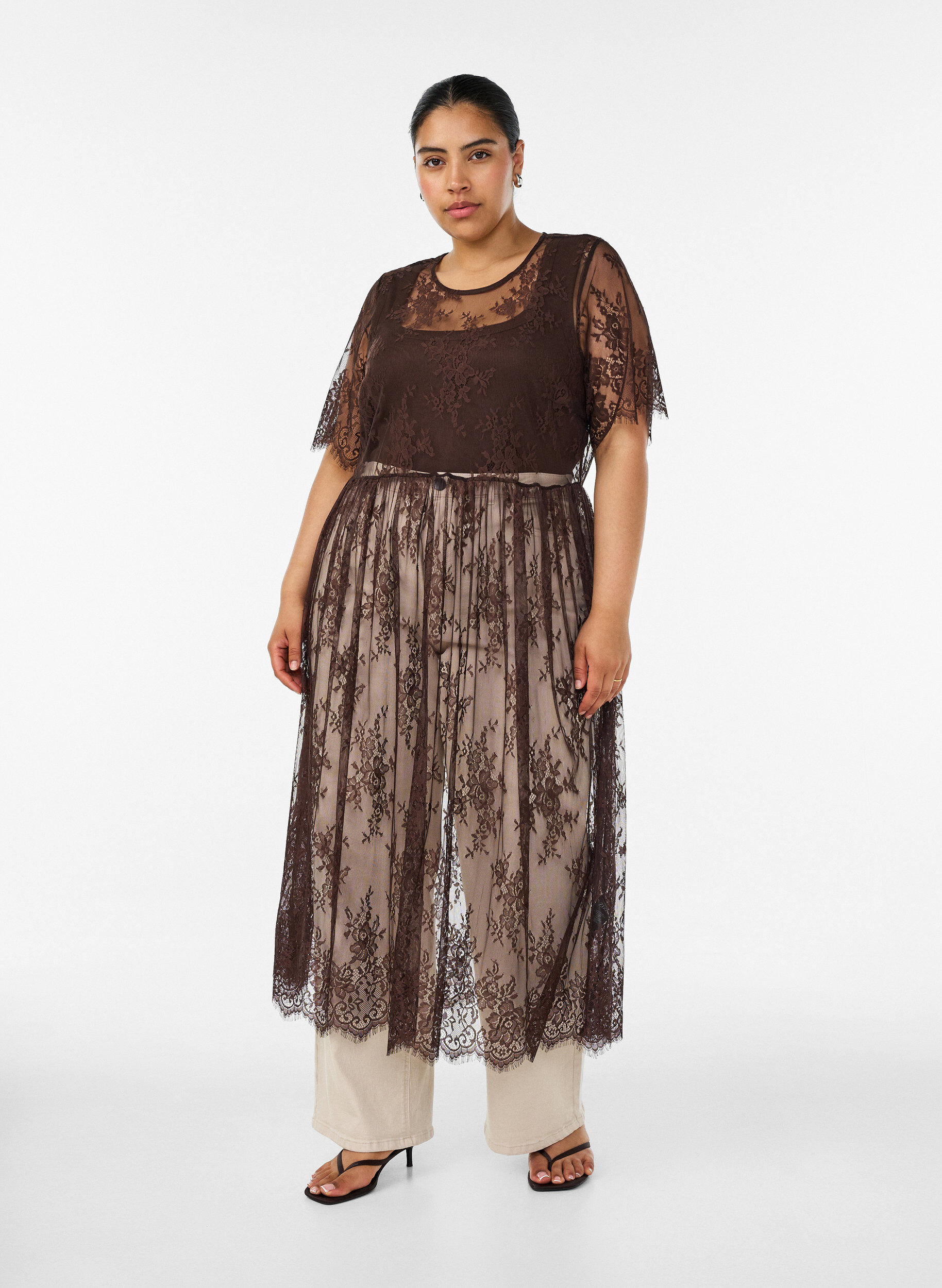 Robe mi-longue en dentelle transparente &agrave; manches courtes, Marron, Model