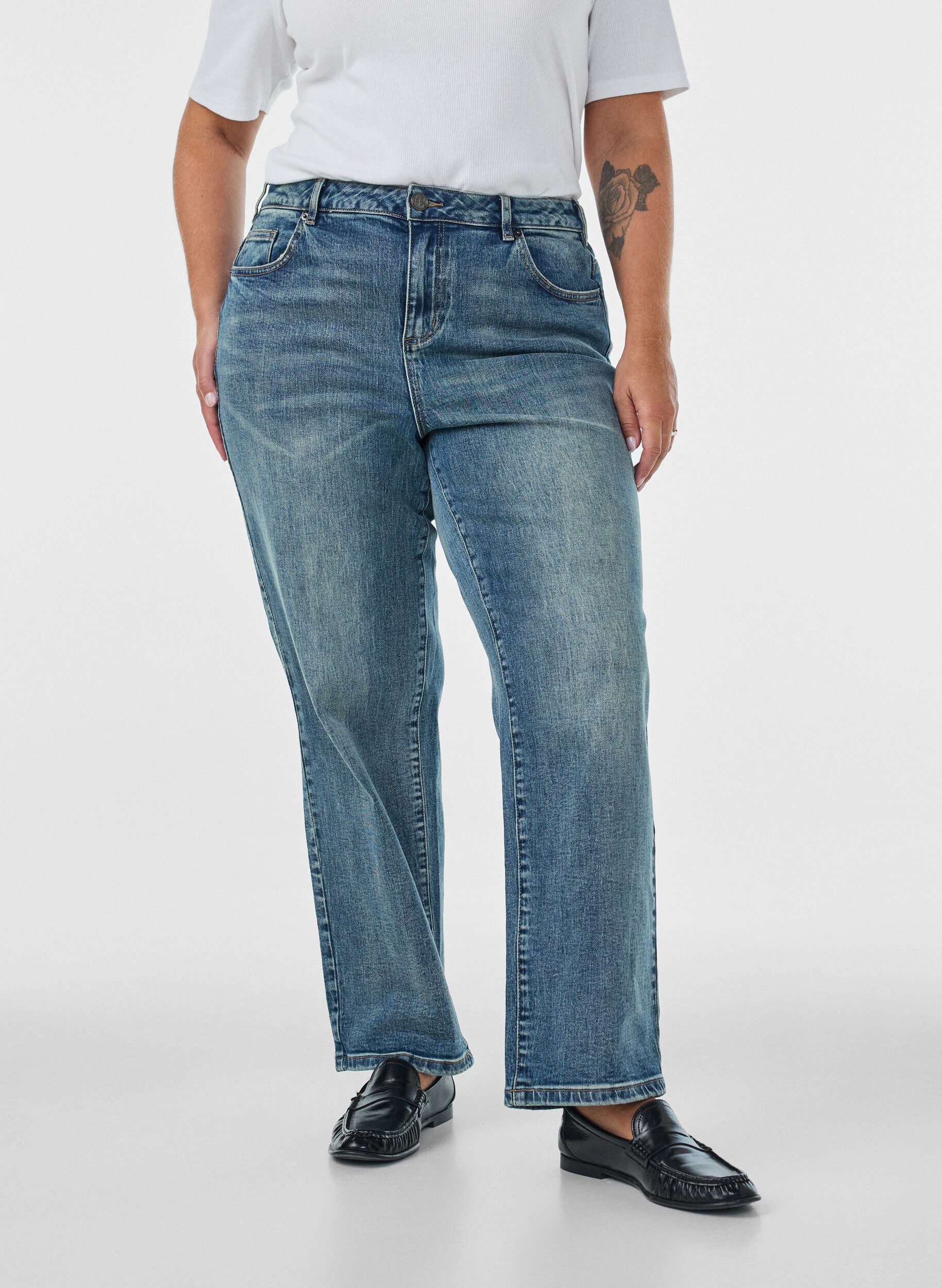 ZizziKiana straight-fit jeans met een licht versleten look, Blauw, Model image number 2