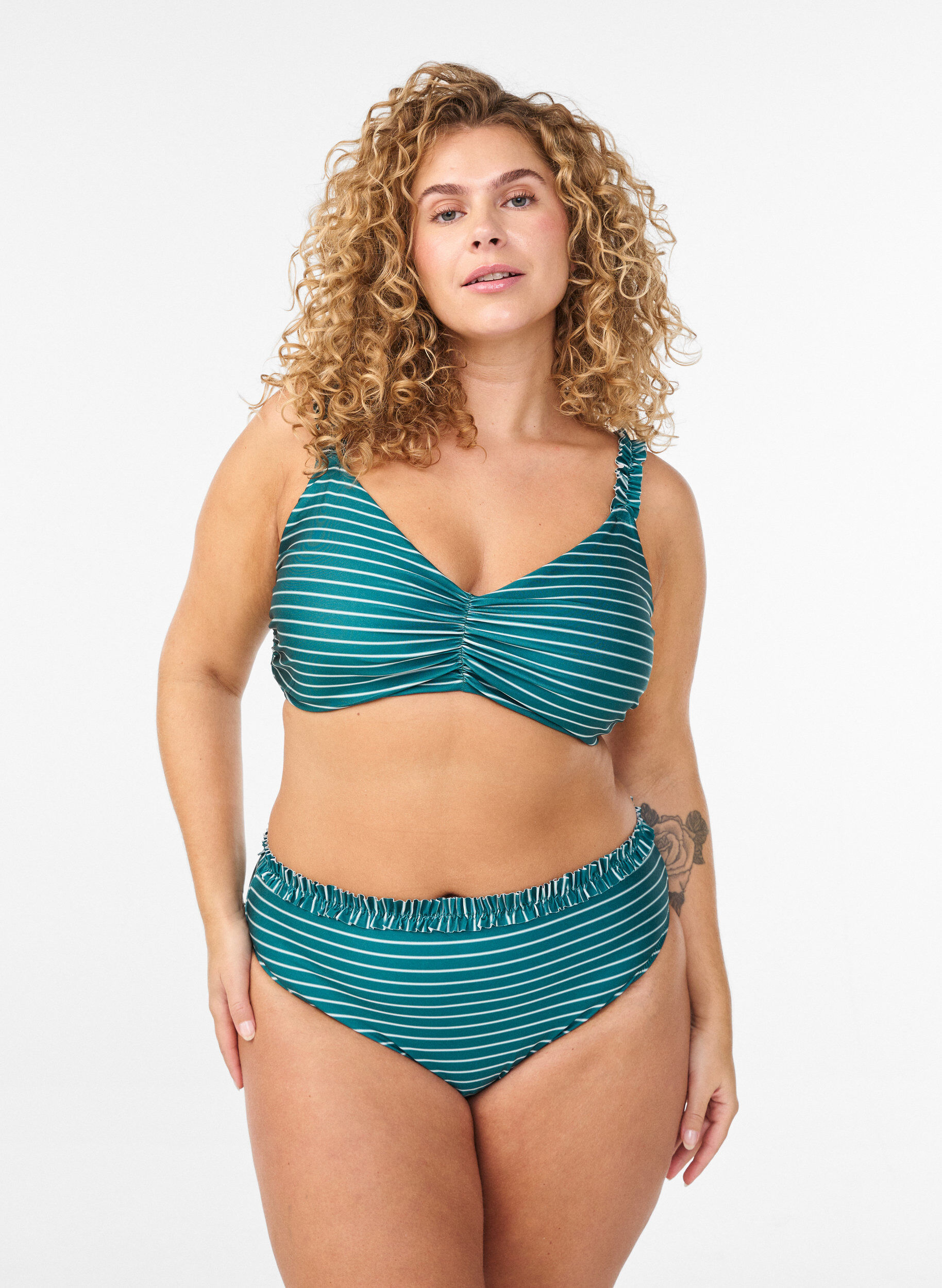 Haut de bikini &agrave; rayures avec coussinets amovibles, Vert fonc&eacute;, Model