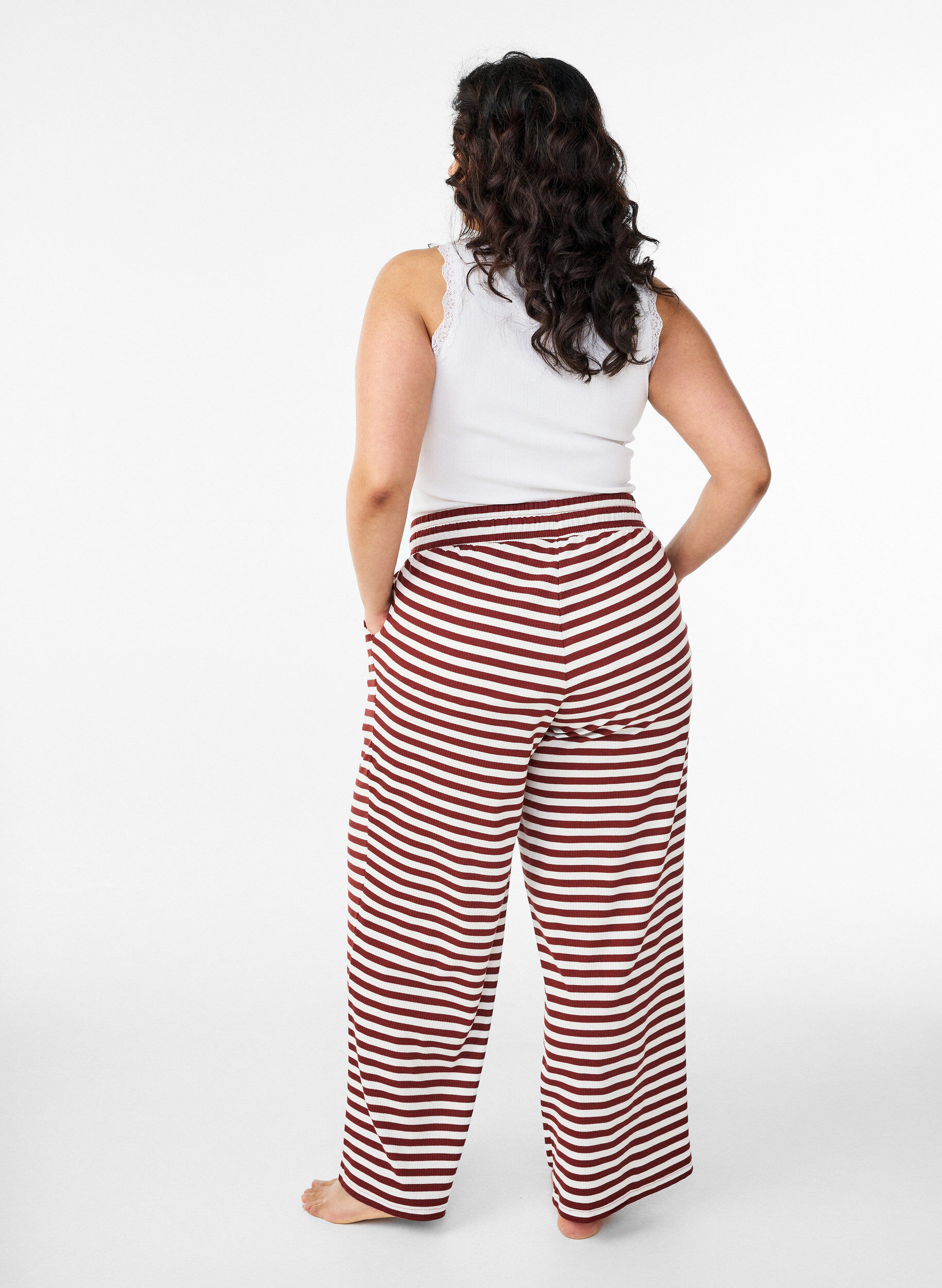 ZizziPantalon de pyjama ray&eacute; &agrave; taille haute et coupe ample, Rouge, Model image number 1