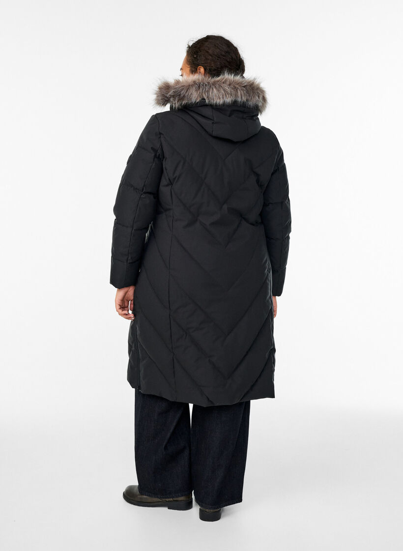 Lange winterjas met haaksluitingen en een nep bontkraag, Zwart, Model image number 2