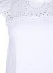 T-shirt van biologisch katoen met broderie anglaise, Bright White, Packshot image number 2