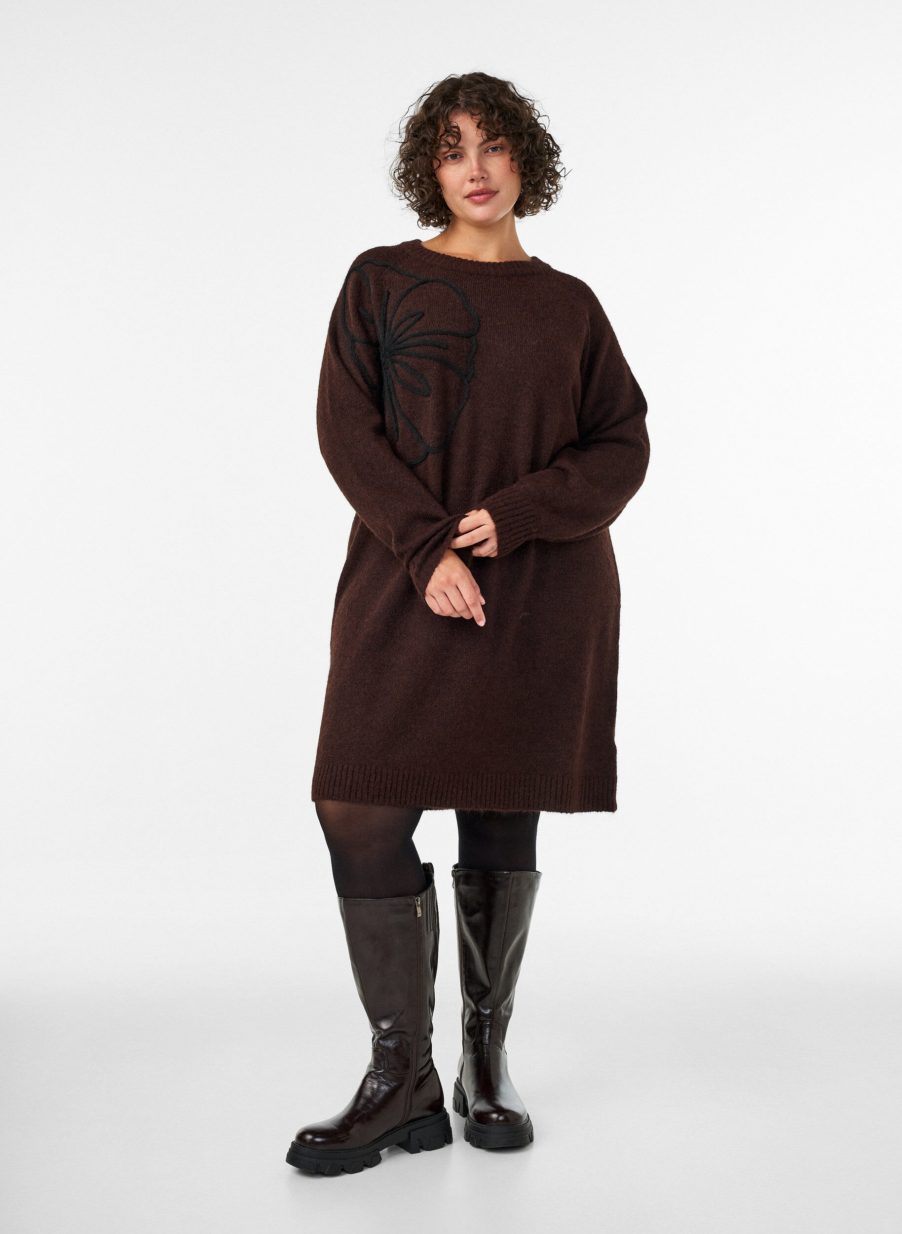 ZizziJumper jurk met grote bloem applicatie, Bruin, Model image number 3