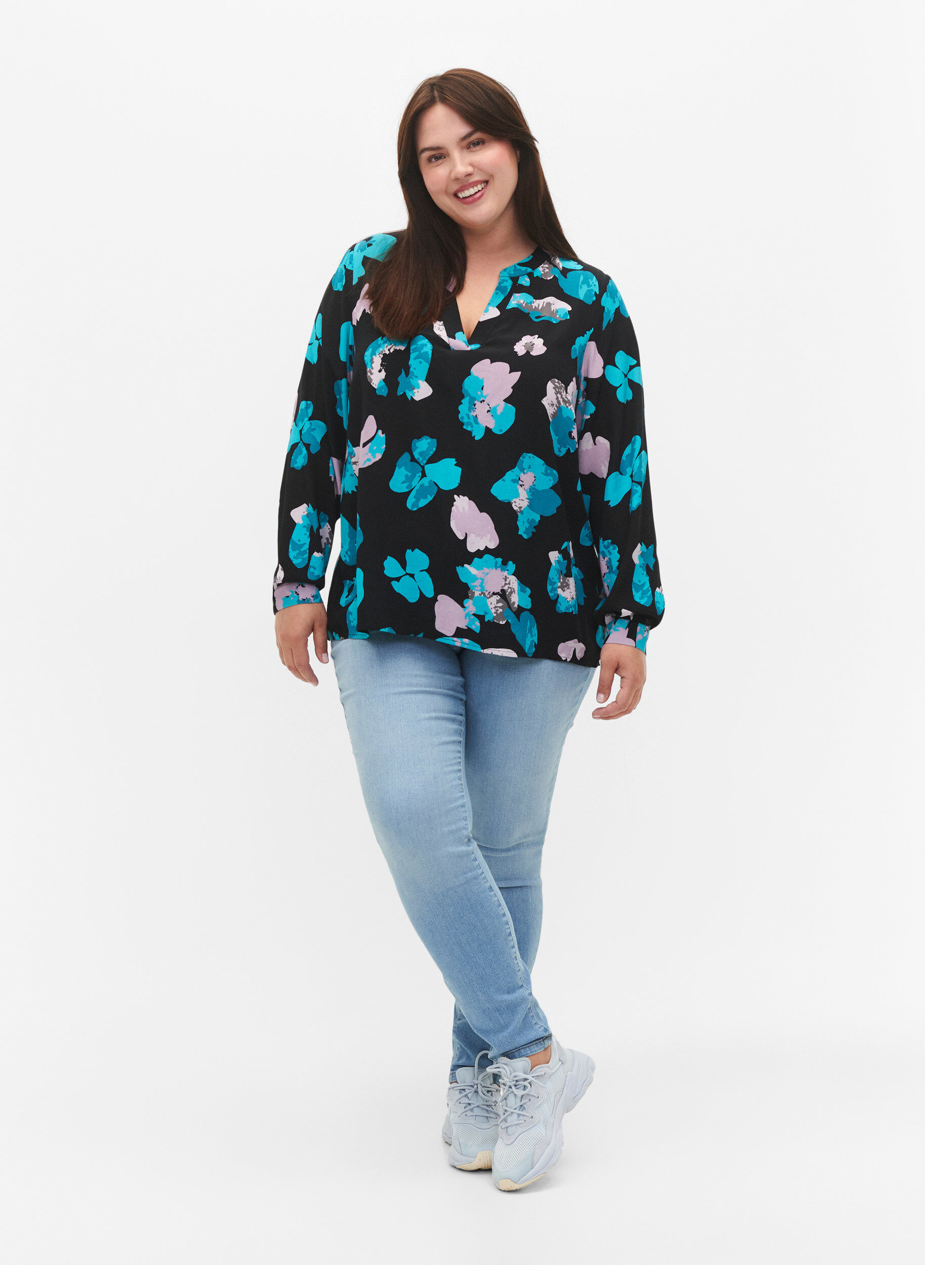 Zizzi Blouse en viscose &agrave; manches longues avec imprim&eacute;, Blue AOP, Model image number 3