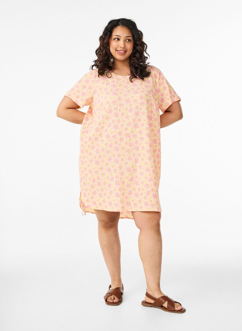 Korte jurk met een gekreukte textuur en korte mouwen, Geel, Model image number 1