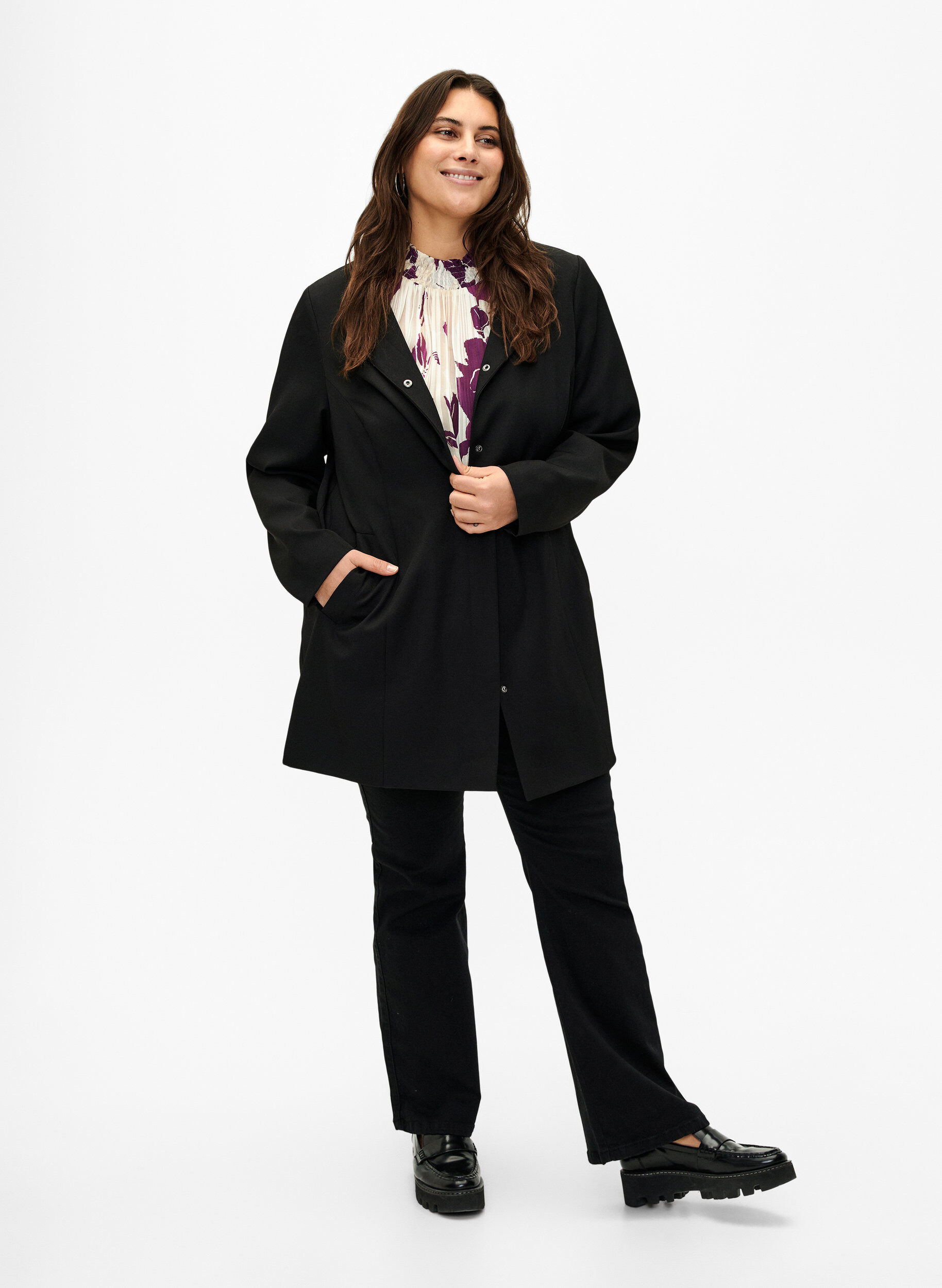 Zizzi Veste de printemps avec patte de boutonnage cach&eacute;e, Black, Model image number 2