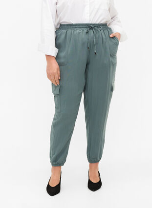 Pantalon ample en viscose avec grandes poches, Balsam Green, Model image number 2