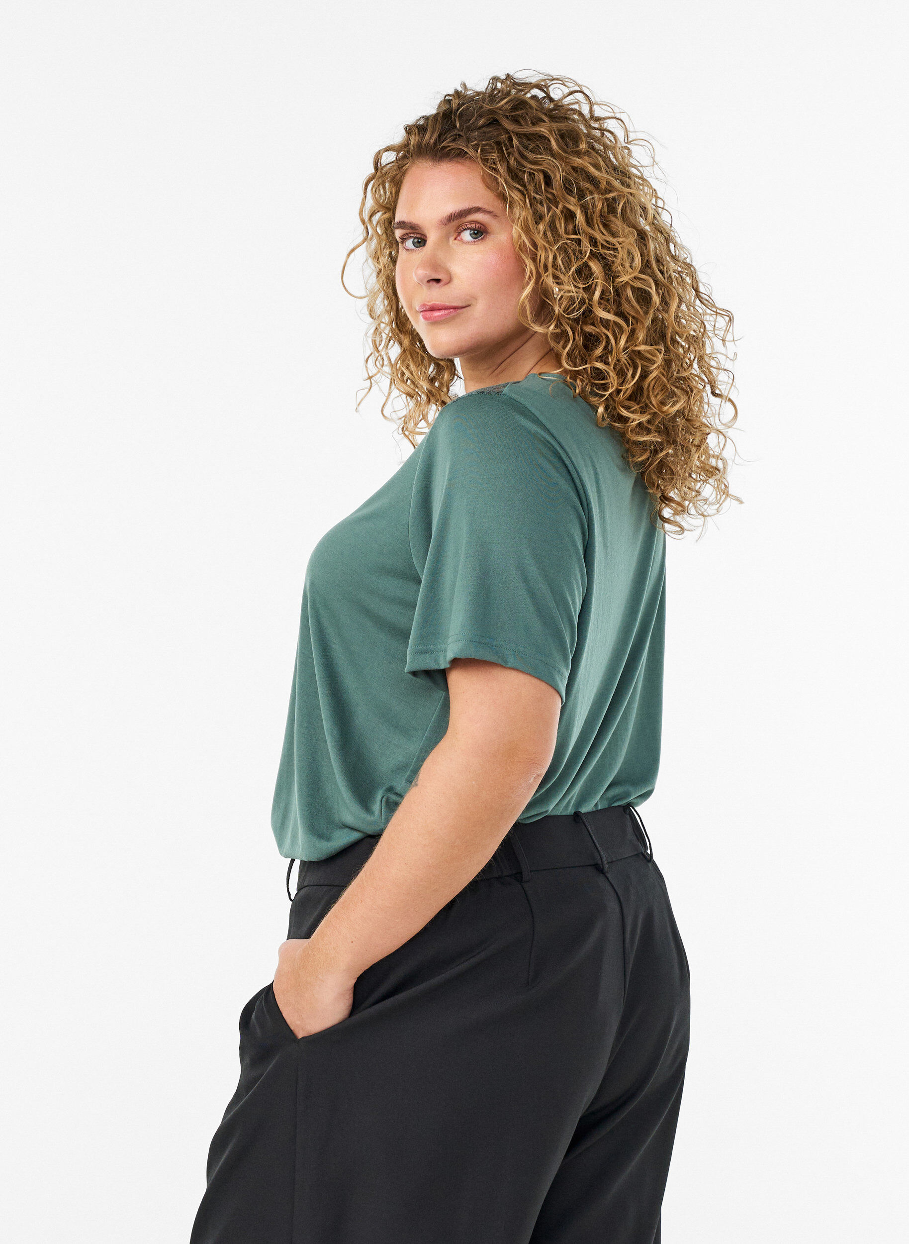 ZizziBlouse avec empi&egrave;cement en dentelle et manches ballon, Vert, Model image number 2