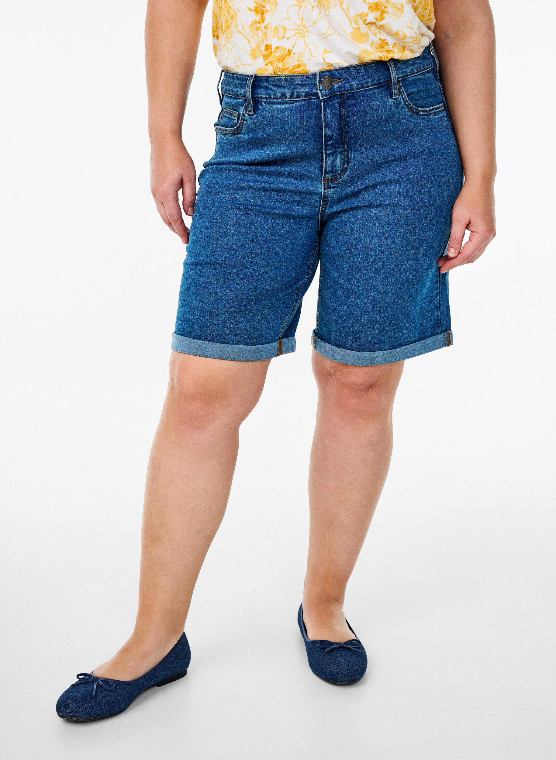 ZizziStrakzittende denim shorts met een hoge taille, Blauw, Model image number 3