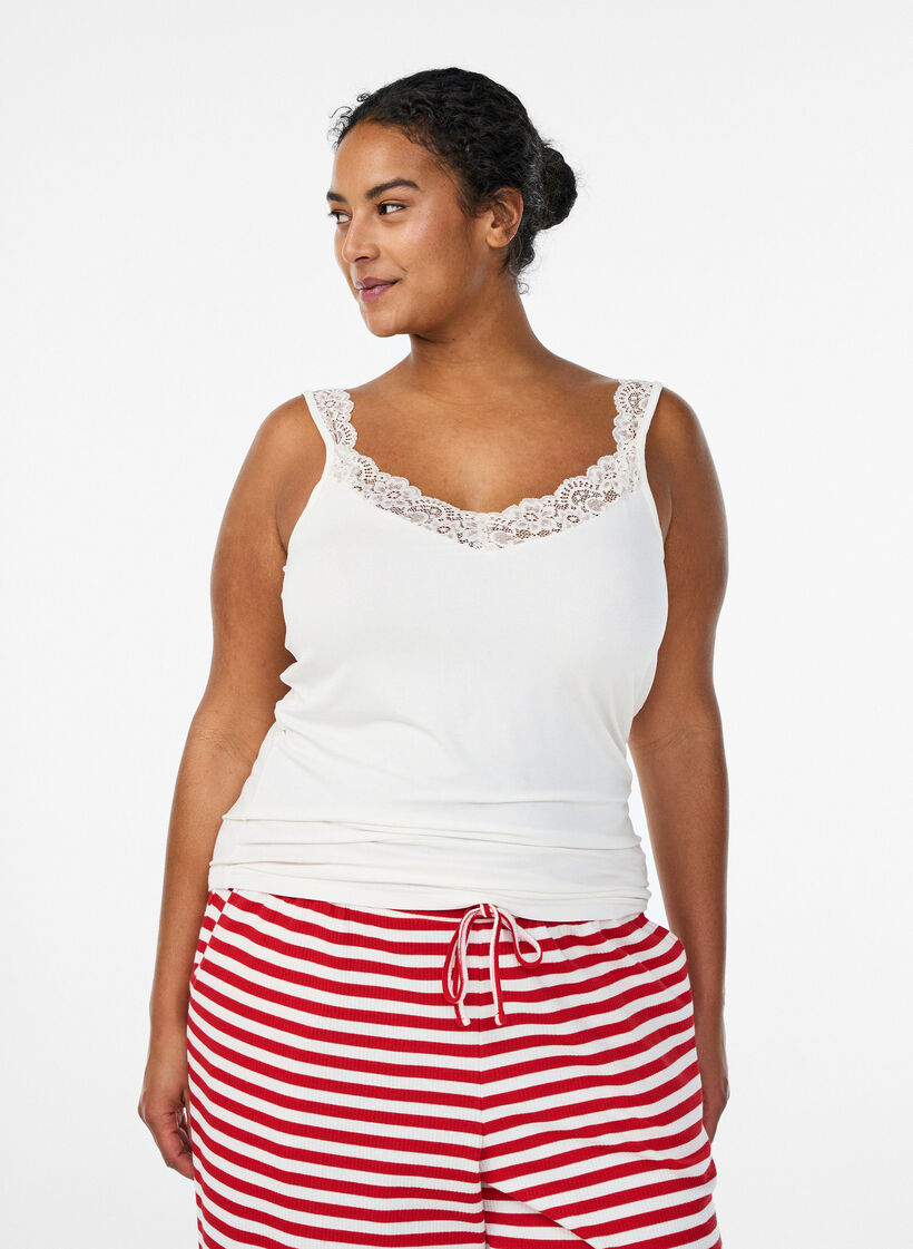 Viscose top met kanten rand, Vanille, Model image number 0