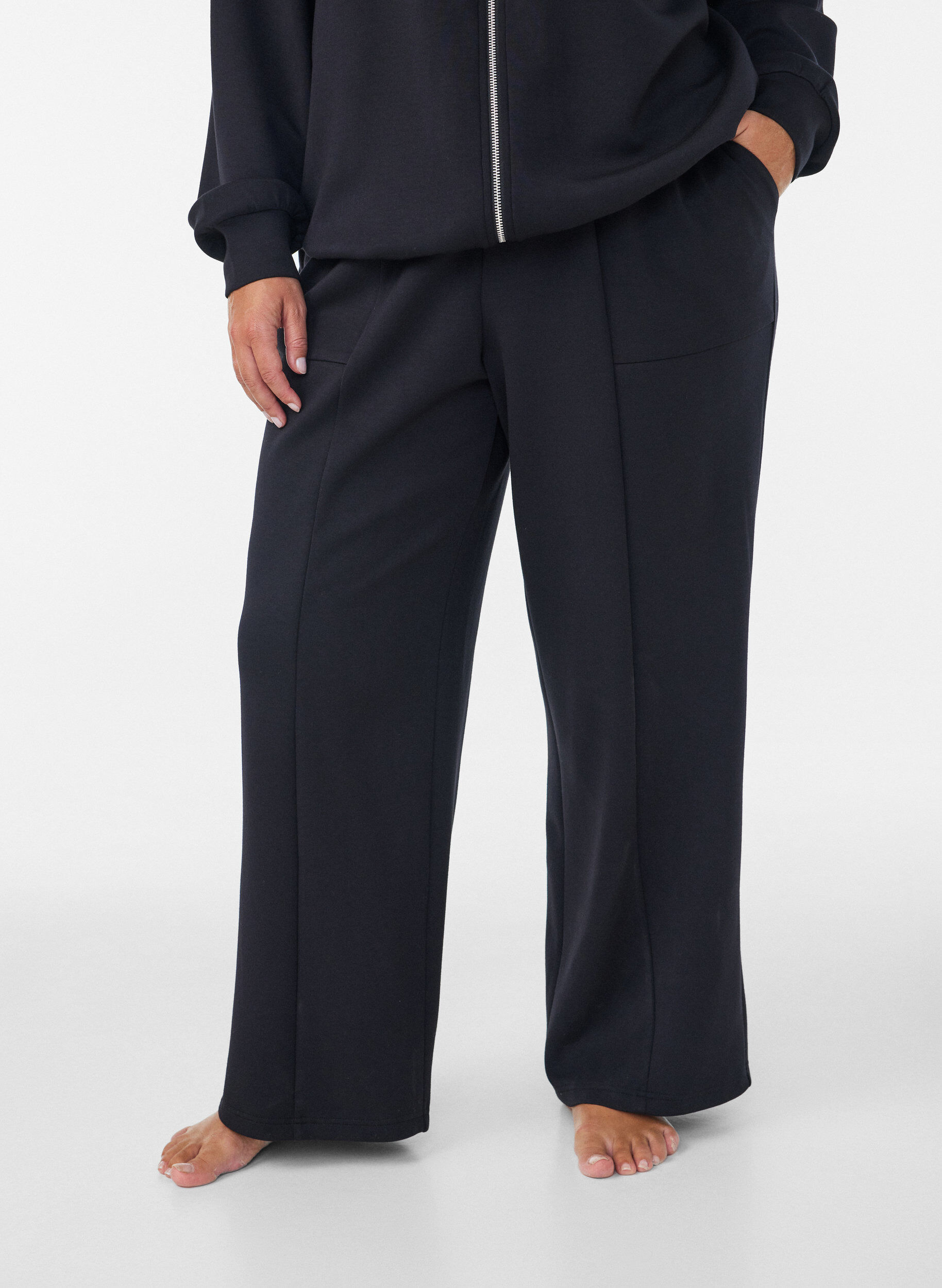 ZizziPantalon ample en jersey taille haute avec poches, Noir, Model image number 2