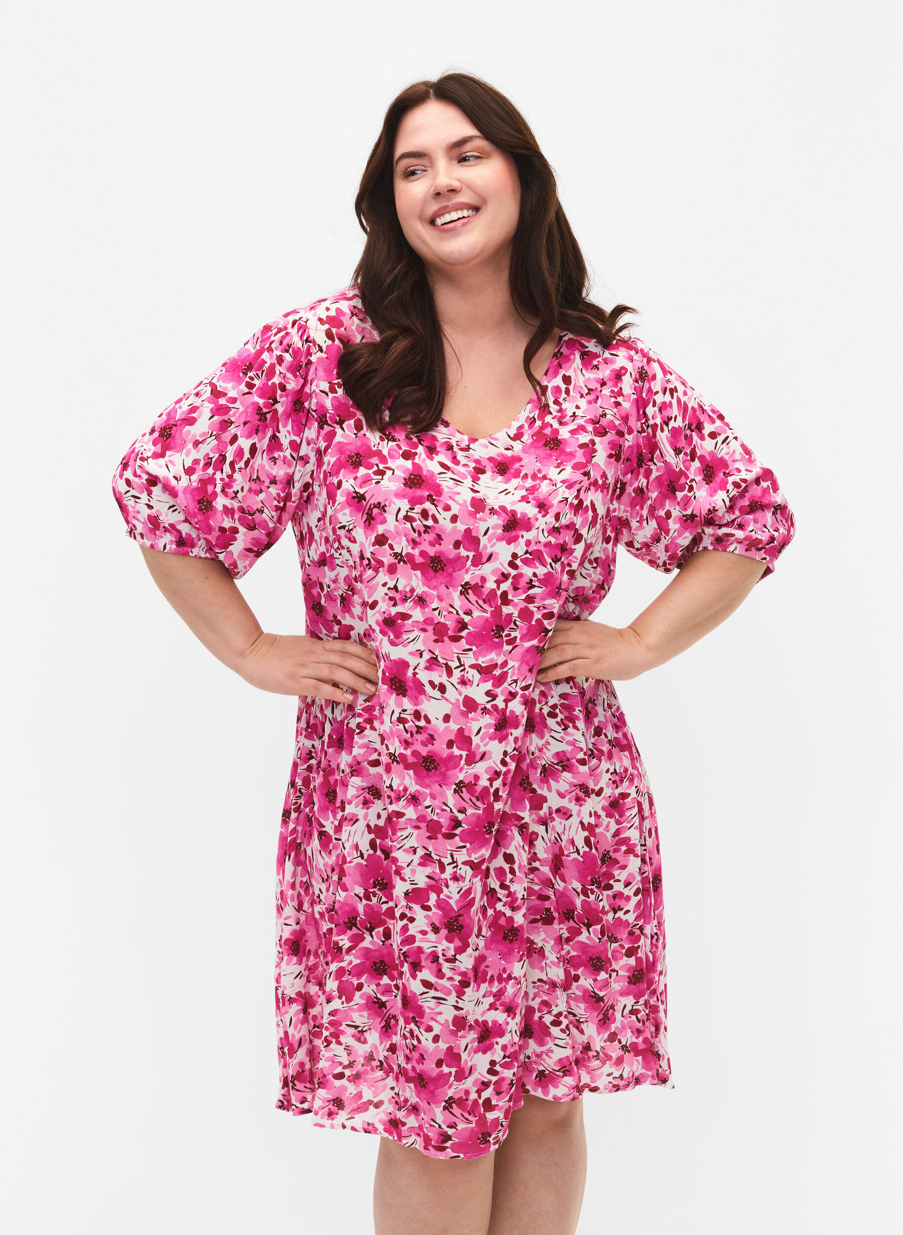 Zizzi Robe en viscose &agrave; fleurs avec forme en A, Pink Flower Rain, Model image number 0
