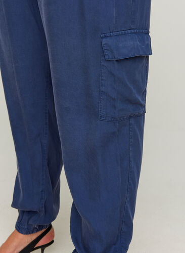 Pantalon en lyocell avec de grandes poches, Dark Denim, Model image number 1