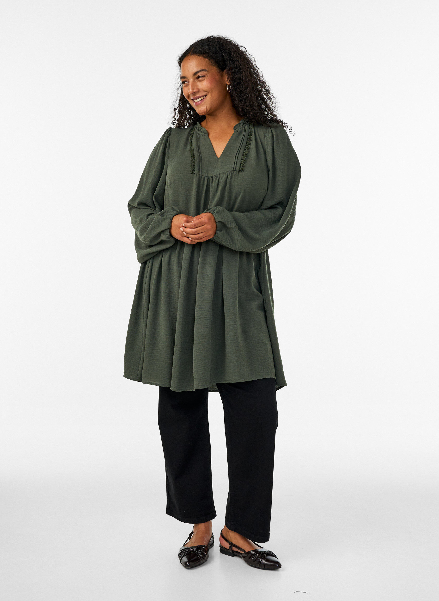 ZizziRobe coupe &eacute;vas&eacute;e avec une taille empire, Vert, Model image number 1