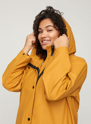 Manteau de pluie avec capuche et poches, Spruce Yellow, Model image number 2