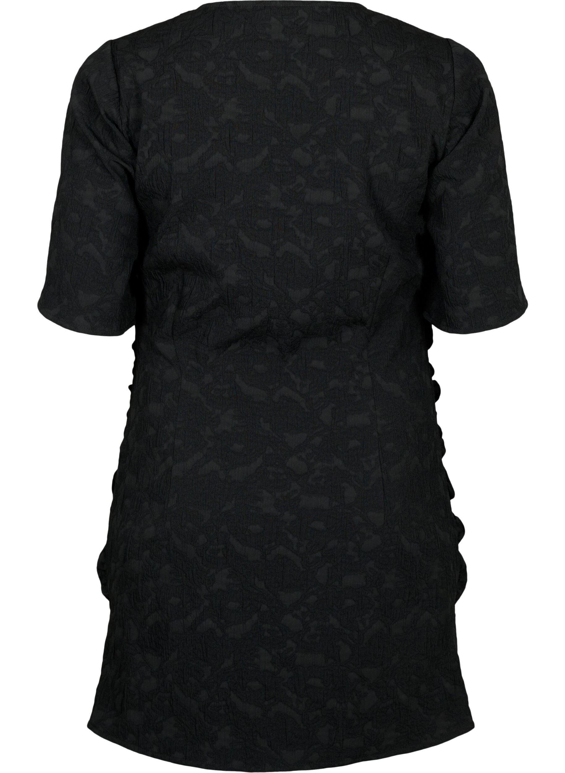 Zizzi Robe &agrave; manches courtes avec tissu textur&eacute; et drap&eacute;s, Black, Packshot image number 1