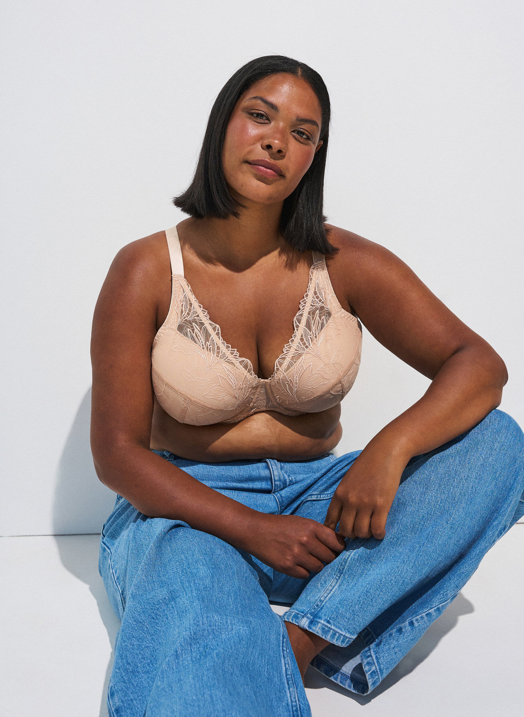 ZizziSoutien-gorge rembourr&eacute; en dentelle avec armatures, Beige, Image image number 0