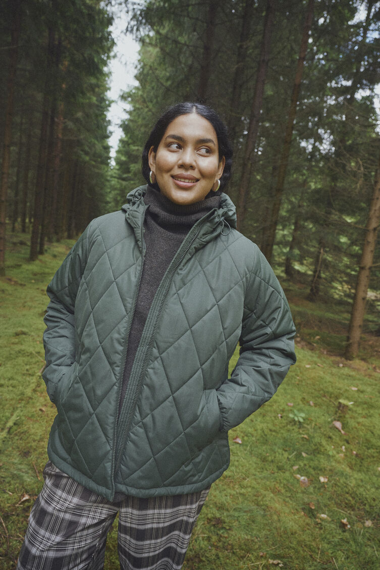 Op de natuur ge&iuml;nspireerde en ontspannen stijl, , Model