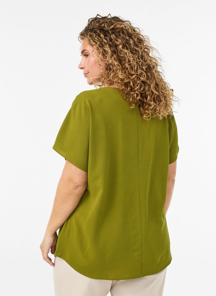 Blouse with short sleeves and a round neckline, Vert, Model image number 2