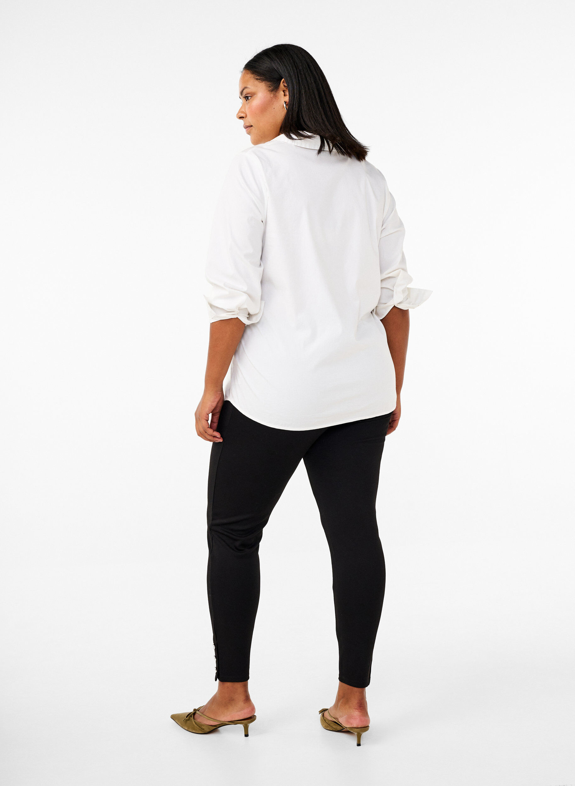 Zizzi Le leggings en viscose avec des d&eacute;tails de bouton, Noir, Model image number 1