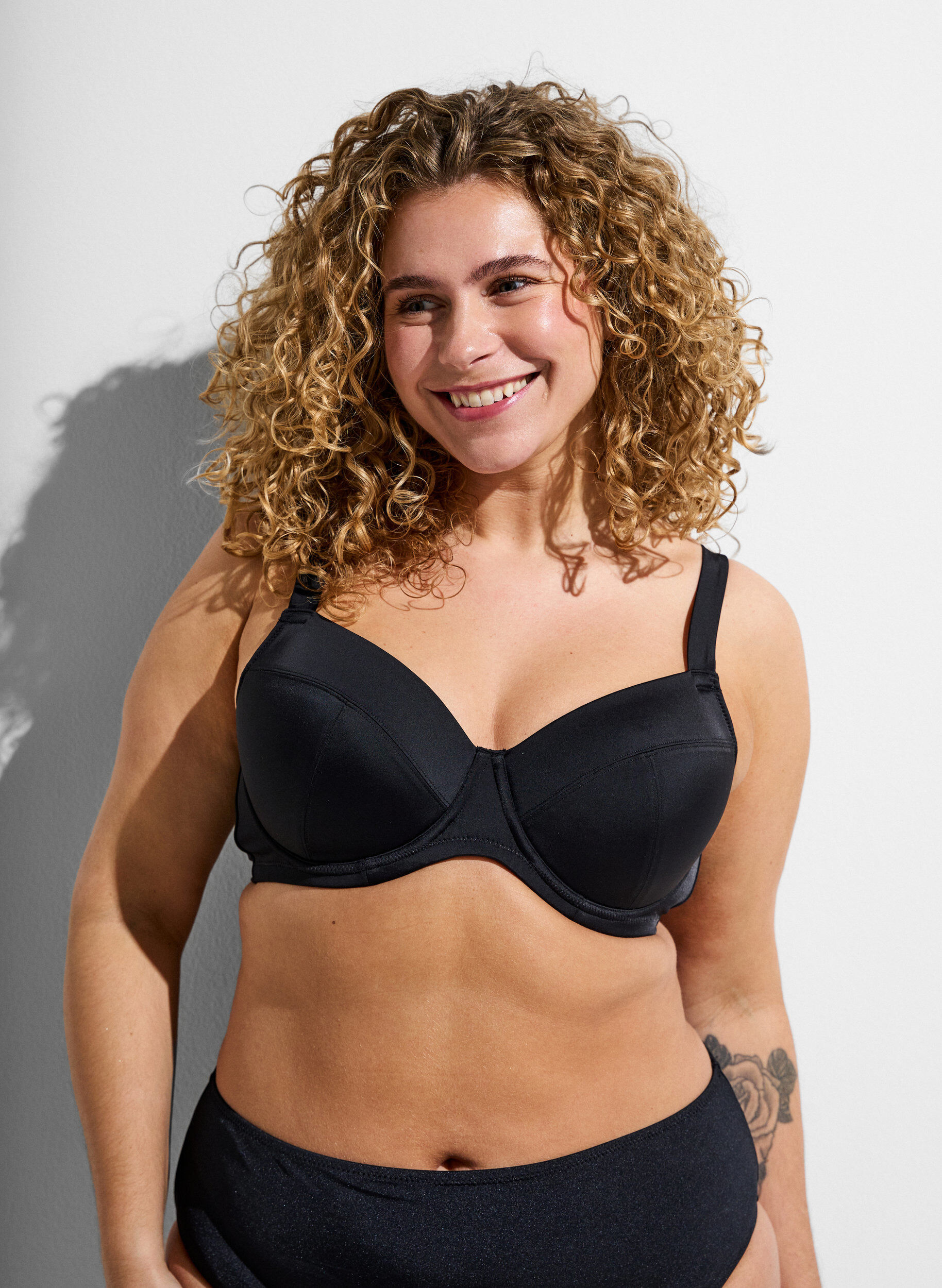 ZizziBeugel bikini top met hoge ondersteuning, Zwart, Model image number 0