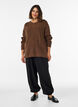 Blouse en maille c&ocirc;tel&eacute;e avec d&eacute;tails de boutons, Marron, Model image number 1