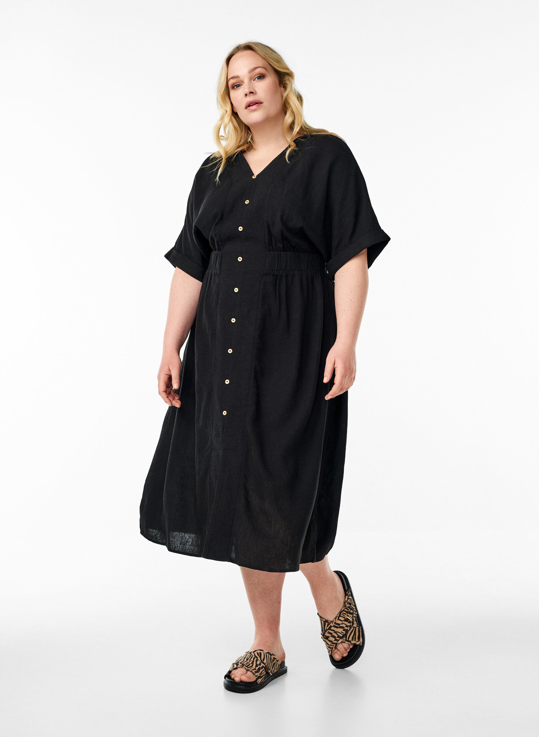 Zizzi Robe midi en lin et viscose fendue sur le devant, Noir, Model image number 0