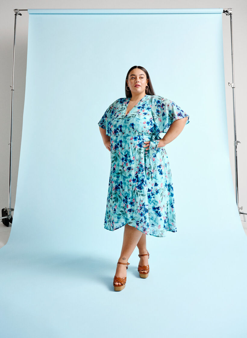 Robe portefeuille à manches courtes avec imprimé floral, Trellis AOP, Image image number 0