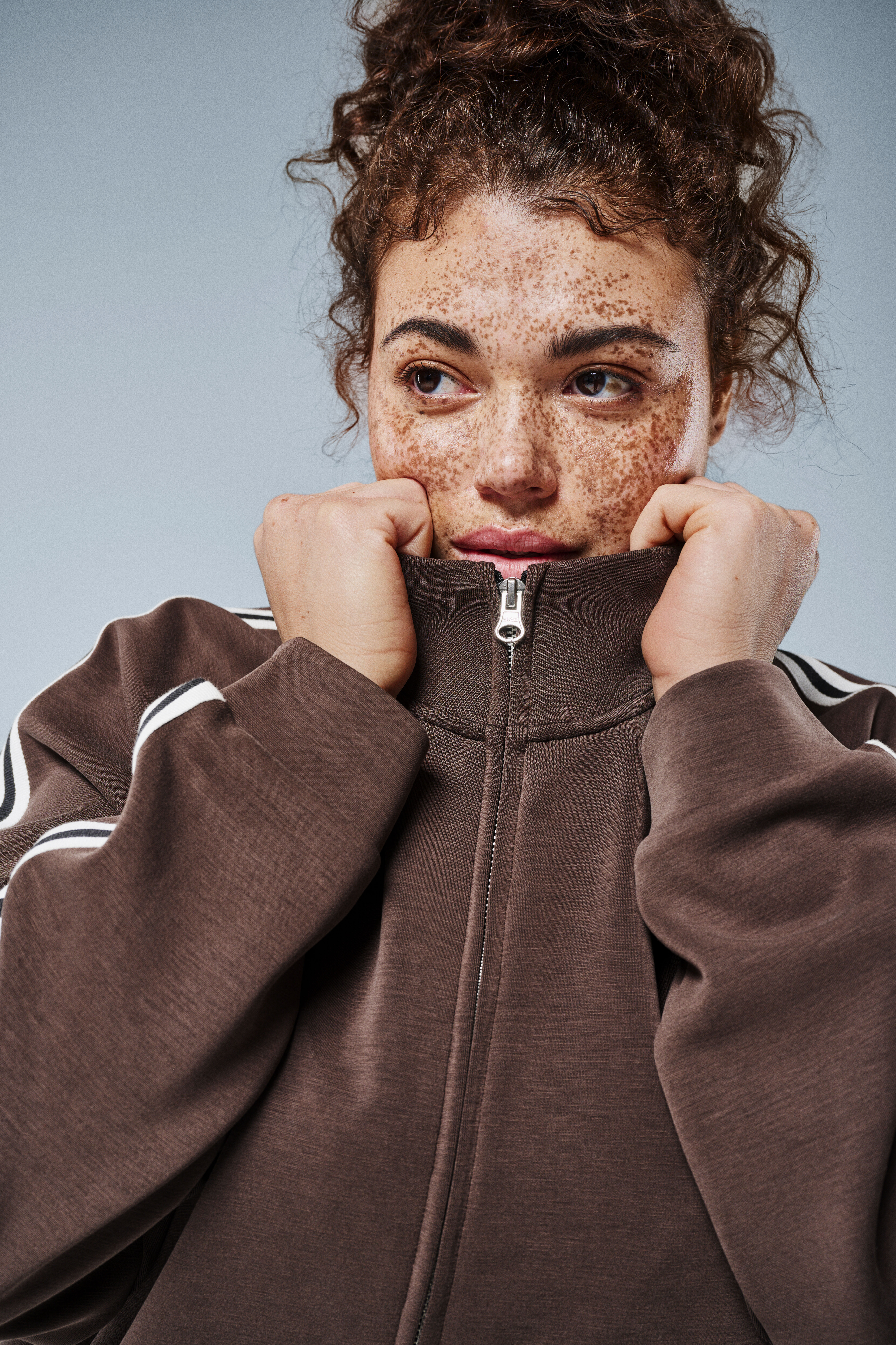 ZizziBruin trainingspak, , Model