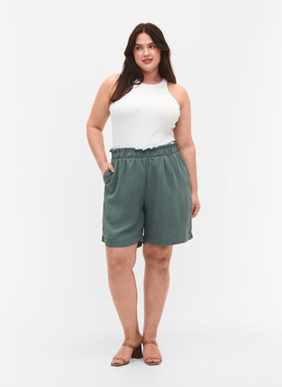 Losse shorts van viscose, Balsam Green, Model image number 3