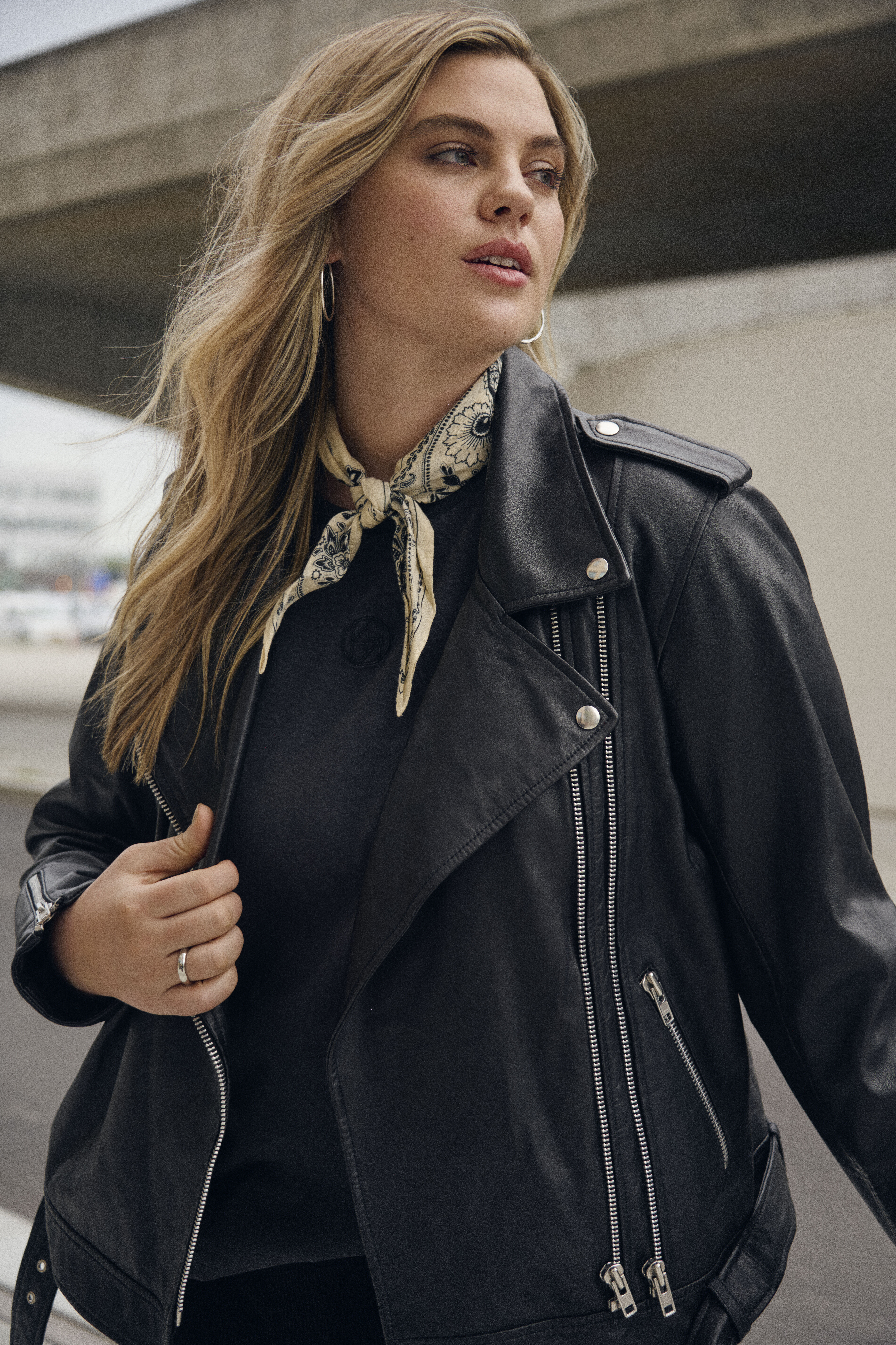 ZizziLeren jas, , Model