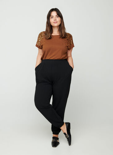 Pantalon ample avec poches, Black, Model image number 1