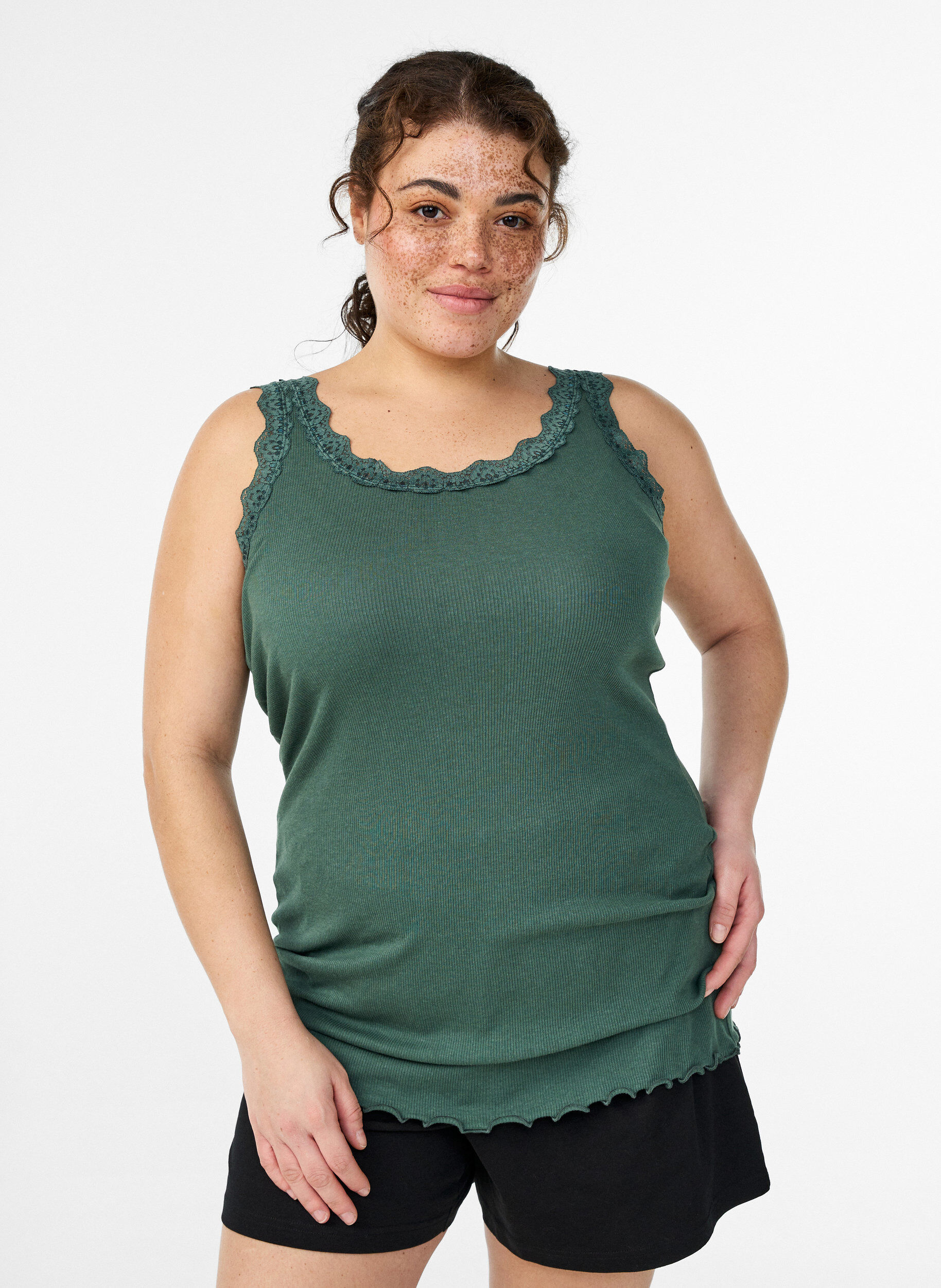 Haut avec bordure en dentelle, Vert fonc&eacute;, Model