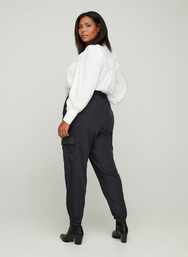 Pantalon en lyocell avec de grandes poches, Black, Model image number 0