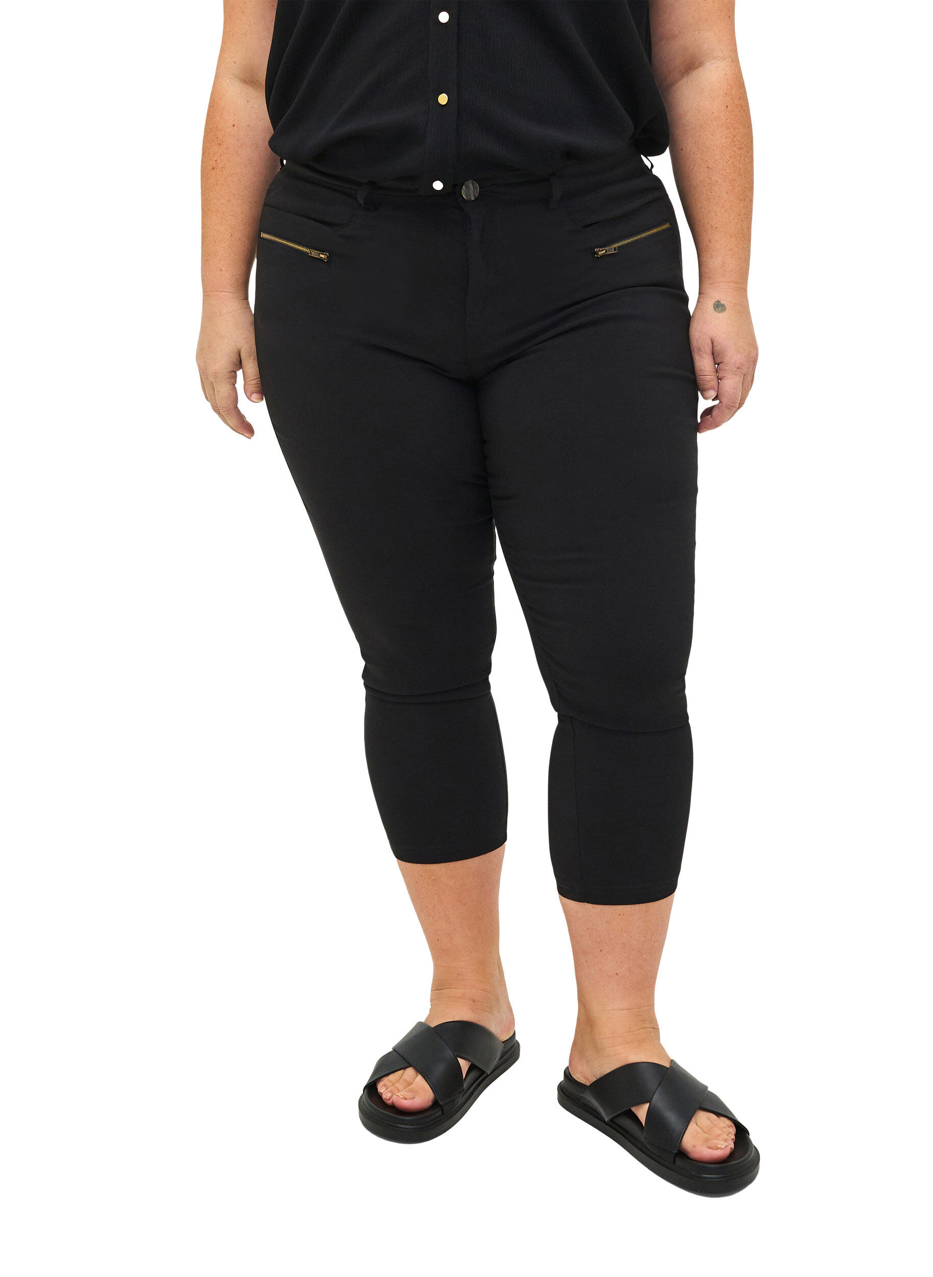 ZizziNauwsluitende capri broek in viscosemix, Zwart, Model image number 2